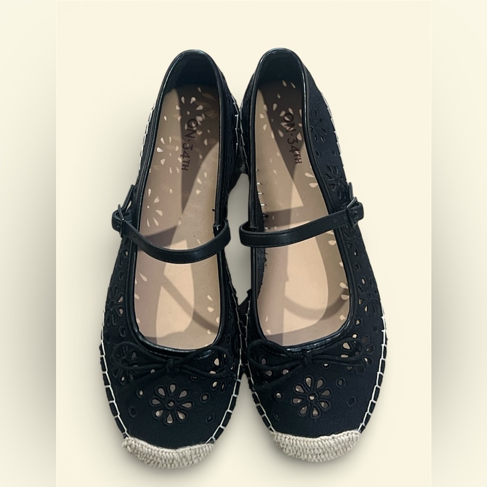 On 34th
Cassiee Espadrille Flats 🖤